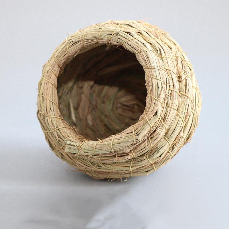 Cozy Straw Haven: Hand-Woven Warm Bird Nest-4