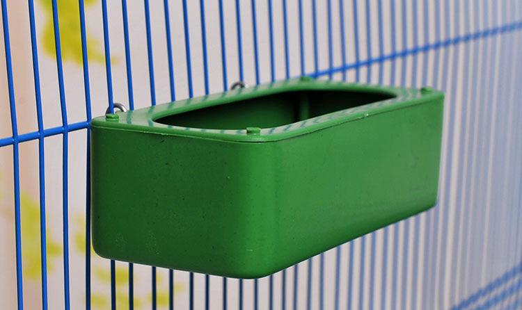 The Bird Oasis: Durable Splash-Proof Hanging Bird Food Container-2